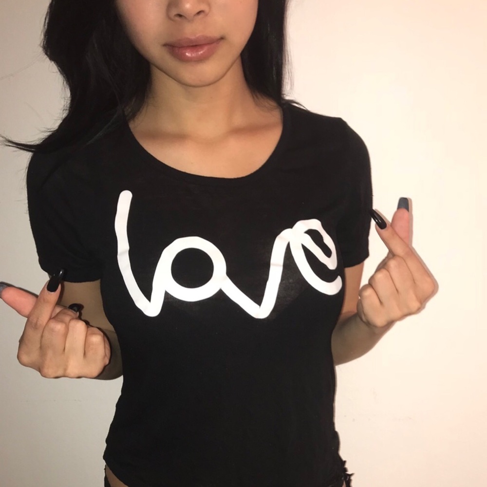 L O V E  T E E